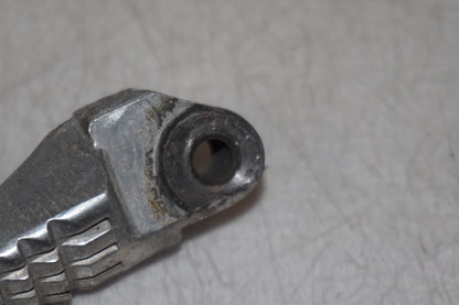 Snett nerifrån på Fotpinne från en Suzuki GSX-R 600 -1999 motorcykel.