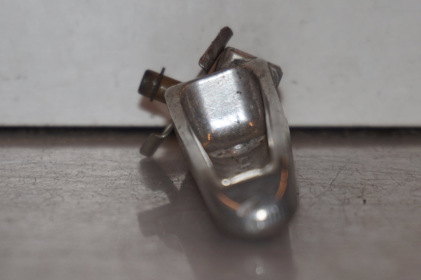 Höger sida på Fotpinne från en Suzuki GSX-R 600 -1999 motorcykel.