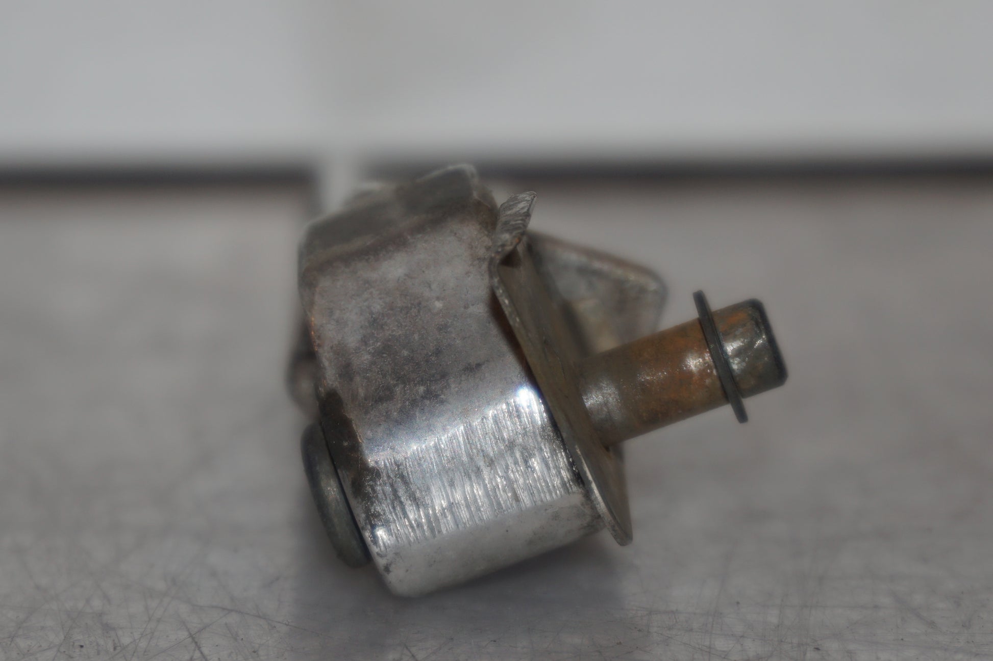 Vänster sida på Fotpinne från en Suzuki GSX-R 600 -1999 motorcykel.