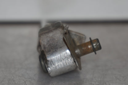 Vänster sida på Fotpinne från en Suzuki GSX-R 600 -1999 motorcykel.