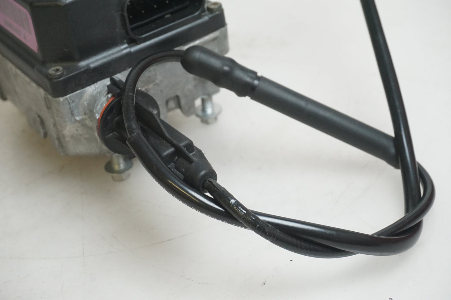 Höger sida på Farthållarservo från en BMW R 1200 RT -2013 motorcykel.