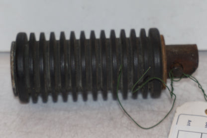 Baksidan på Fotpinne från en Suzuki DR 750 S -1988 motorcykel.