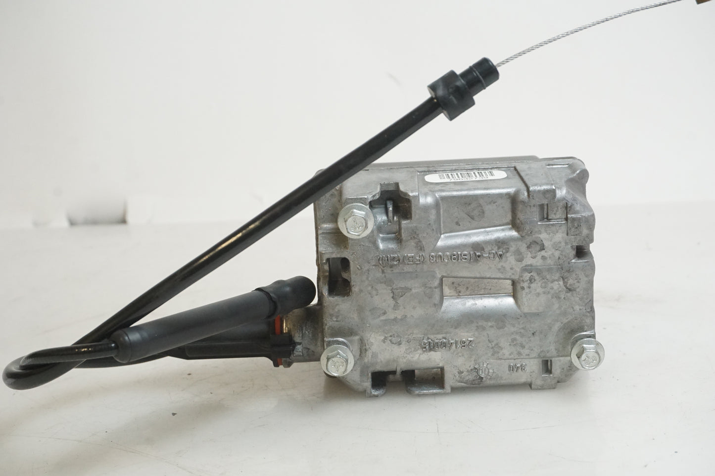 Snett uppifrån på Farthållarservo från en BMW R 1200 RT -2013 motorcykel.