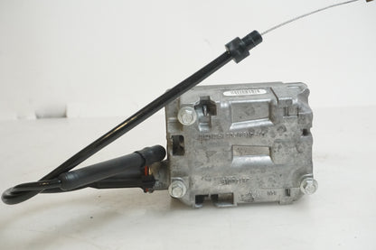 Snett uppifrån på Farthållarservo från en BMW R 1200 RT -2013 motorcykel.