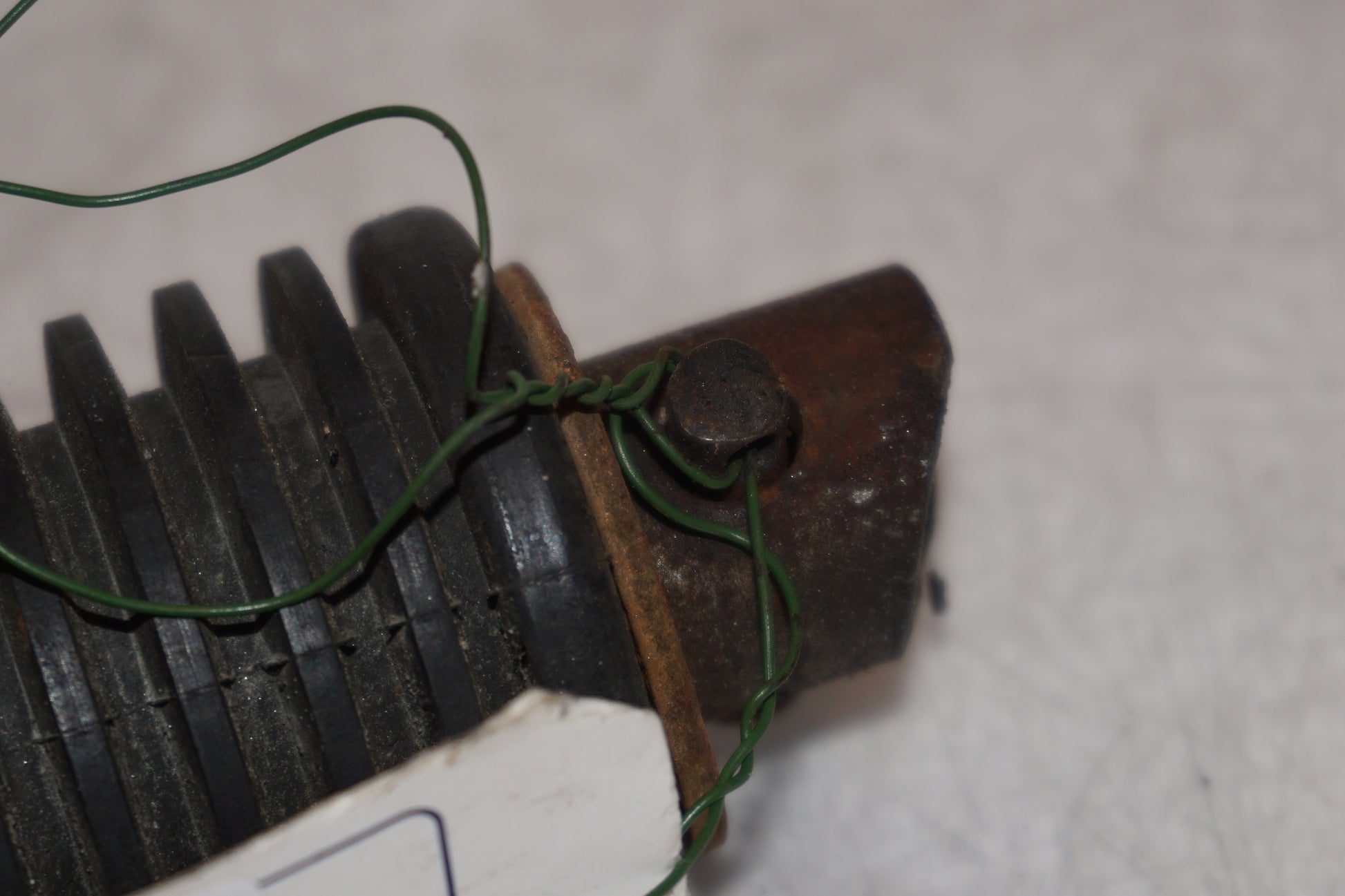 Snett uppifrån på Fotpinne från en Suzuki DR 750 S -1988 motorcykel.