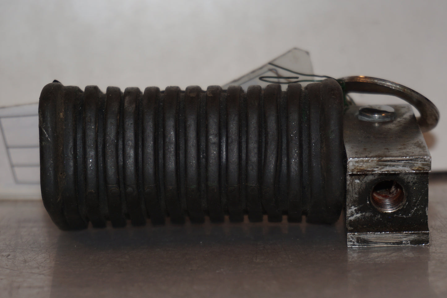 Höger sida på Fotpinne från en Suzuki LS 650 -1999 motorcykel.