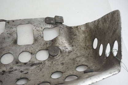 Snett nerifrån på Hasplåt från en Yamaha XTZ 750 -1989 motorcykel.