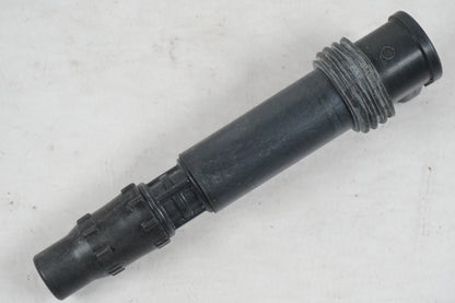 Baksidan på Tändspole från en Triumph Street Triple -2011 motorcykel.