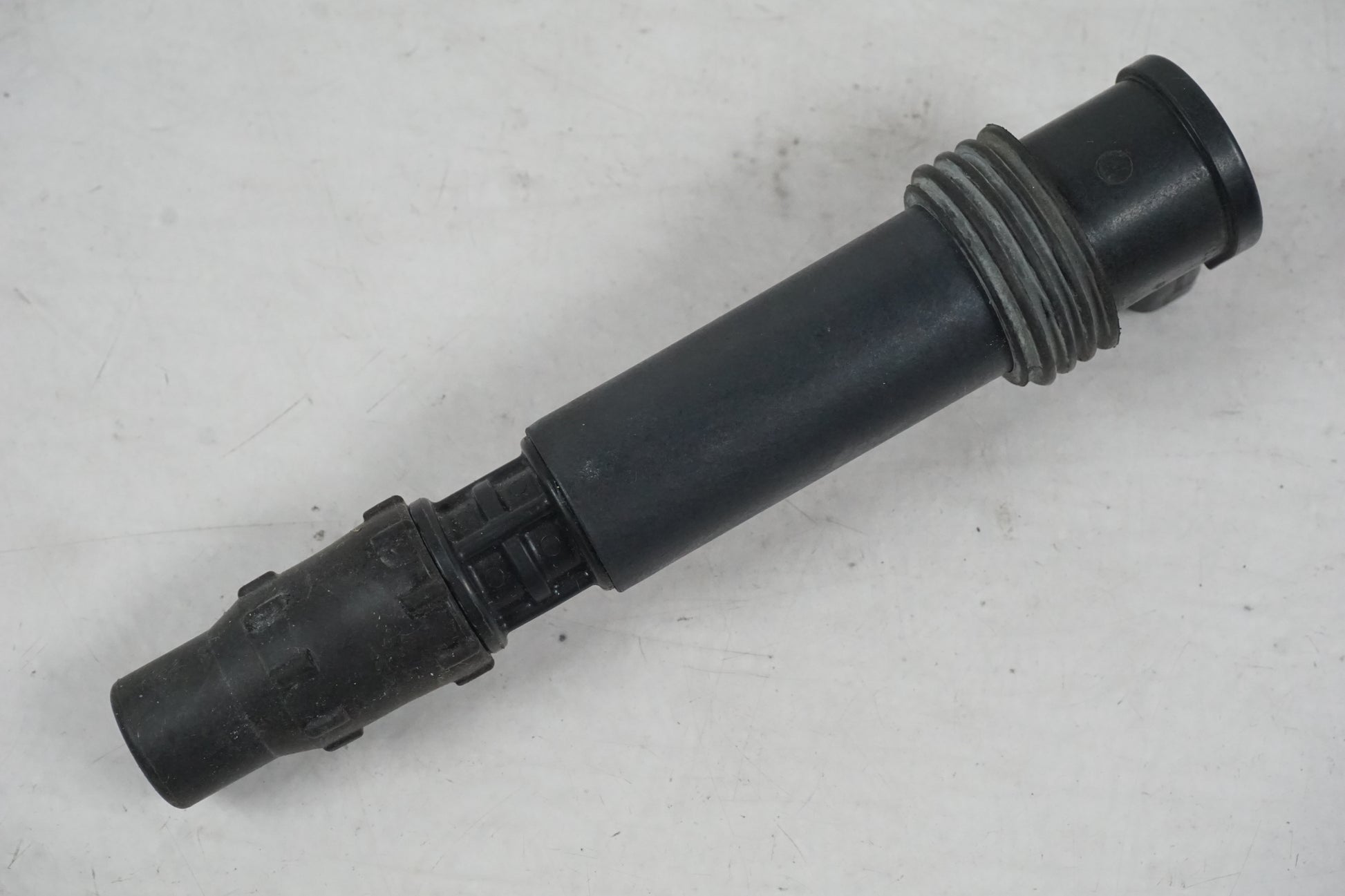 Baksidan på Tändspole från en Triumph Street Triple R -2011 motorcykel.