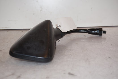 Snett uppifrån på Backspegel från en Kawasaki Z 1000 -2003 motorcykel.