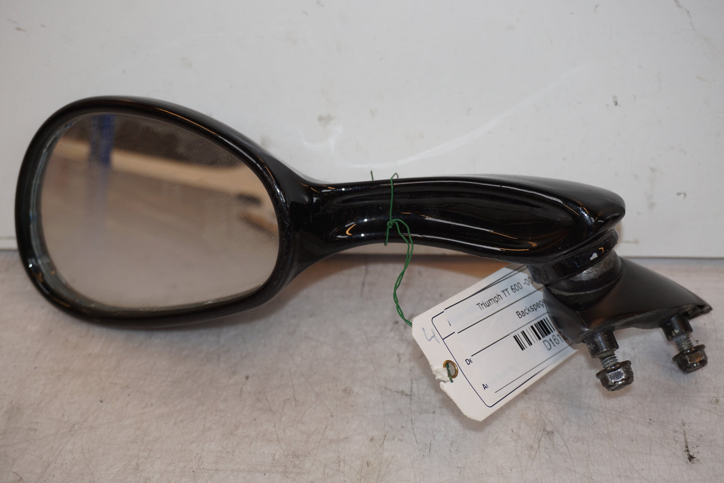 Framsidan på Backspegel från en Triumph TT 600 -2000 motorcykel.