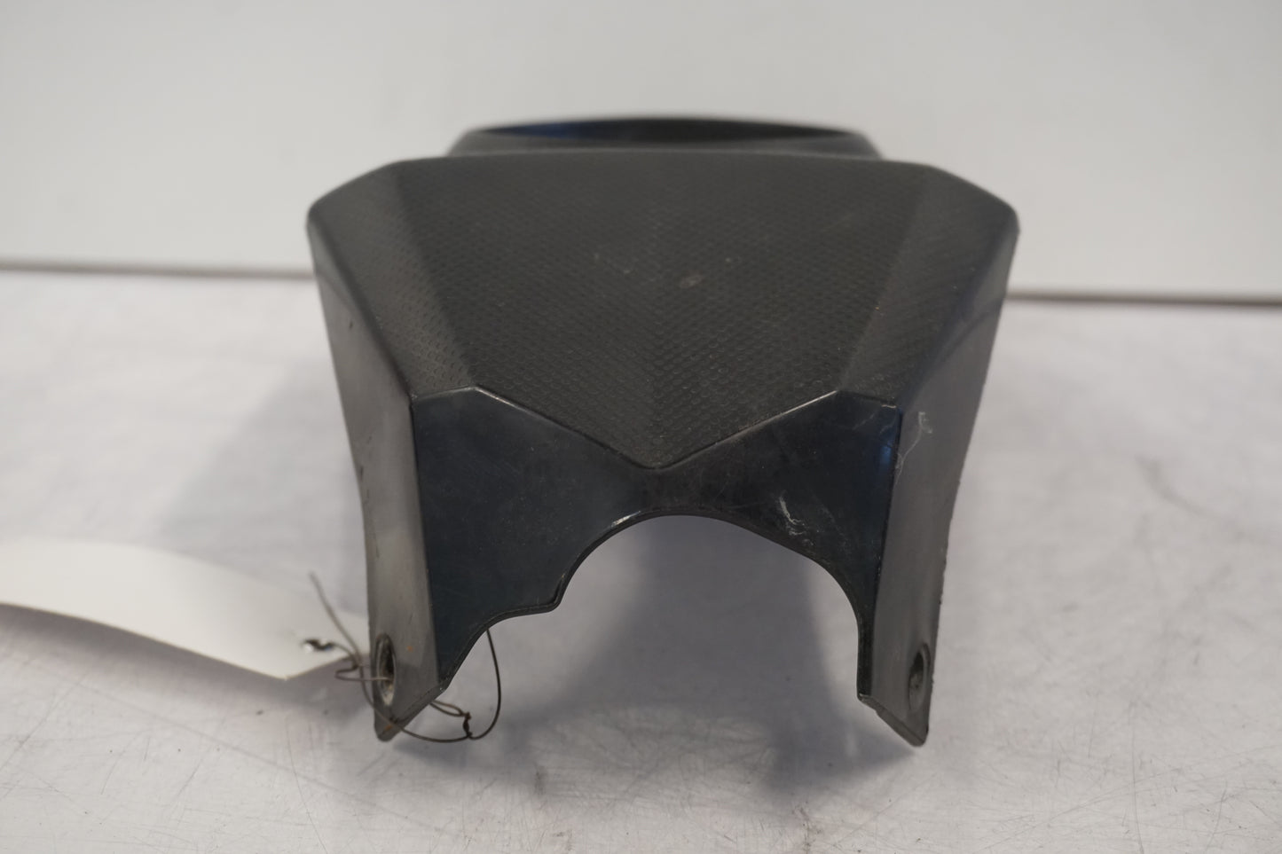 Höger sida på Bensintankskåpa från en Husqvarna TR 650 Strada -2012 motorcykel.