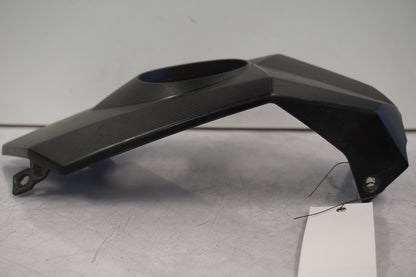 Vänster sida på Bensintankskåpa från en Husqvarna TR 650 Strada -2012 motorcykel.