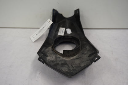 Snett uppifrån på Bensintankskåpa från en Husqvarna TR 650 Strada -2012 motorcykel.