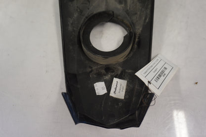 Snett nerifrån på Bensintankskåpa från en Husqvarna TR 650 Strada -2012 motorcykel.