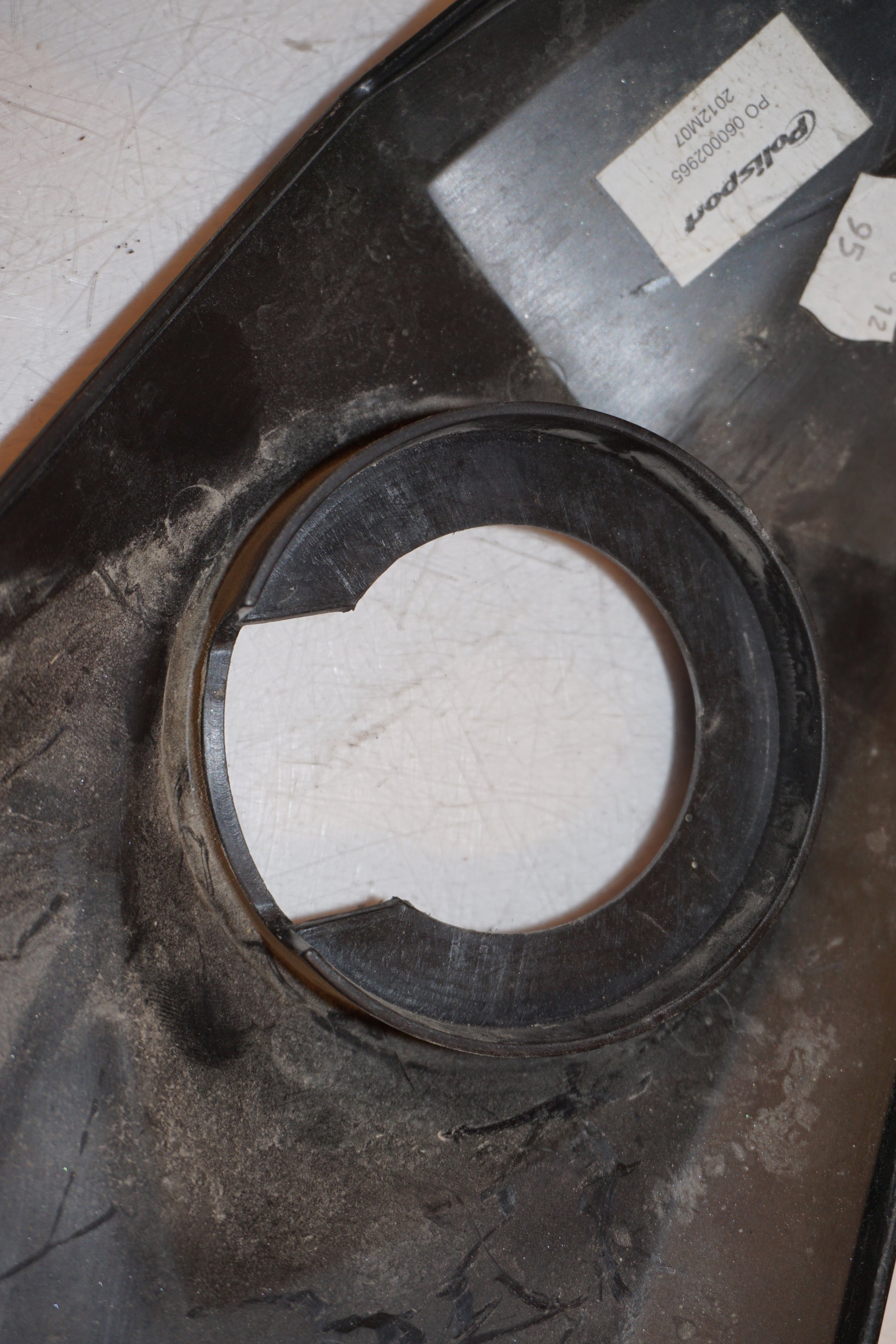 Extrabild1 på Bensintankskåpa från en Husqvarna TR 650 Strada -2012 motorcykel.