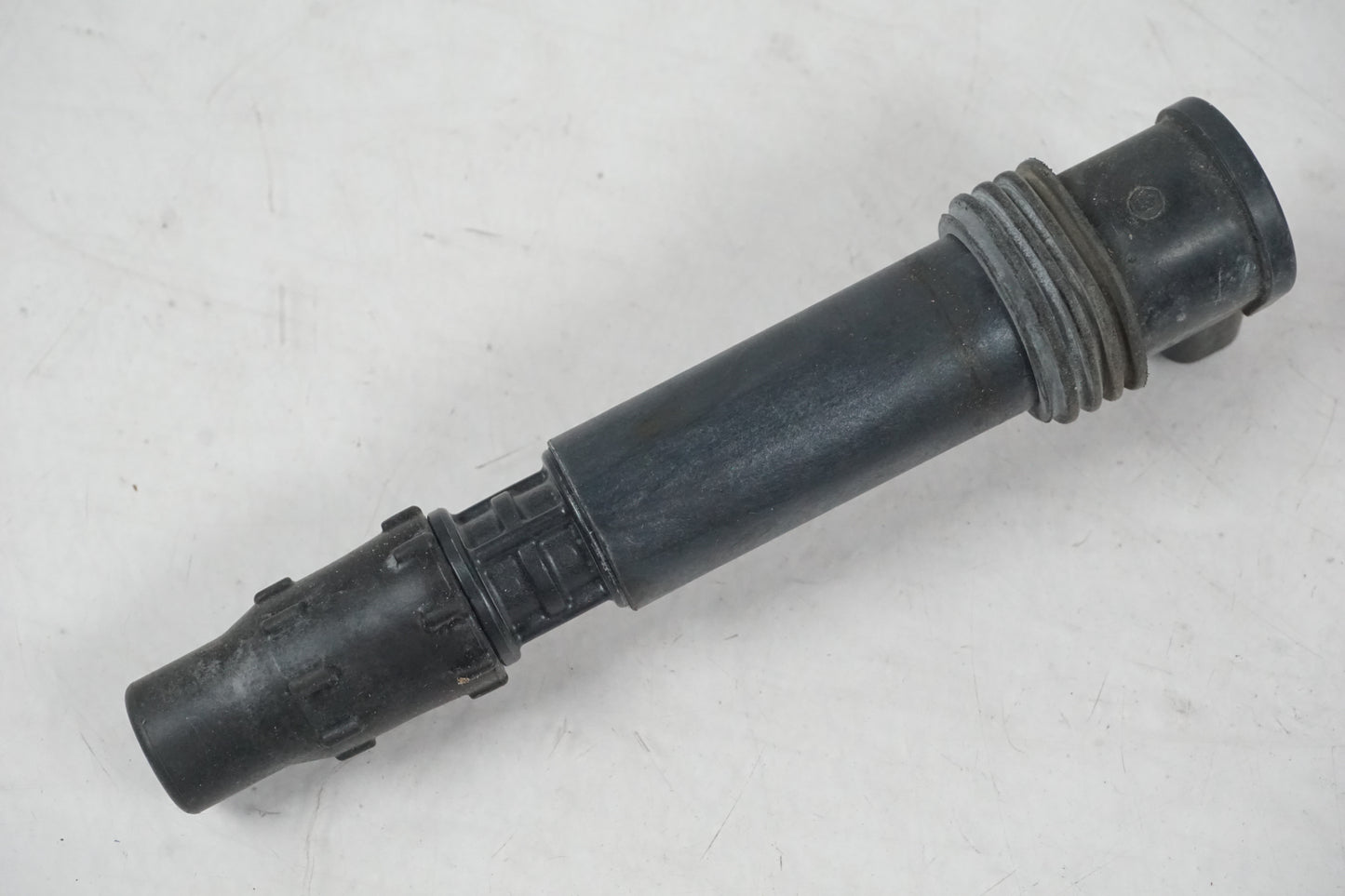 Baksidan på Tändspole från en Triumph Street Triple R -2011 motorcykel.