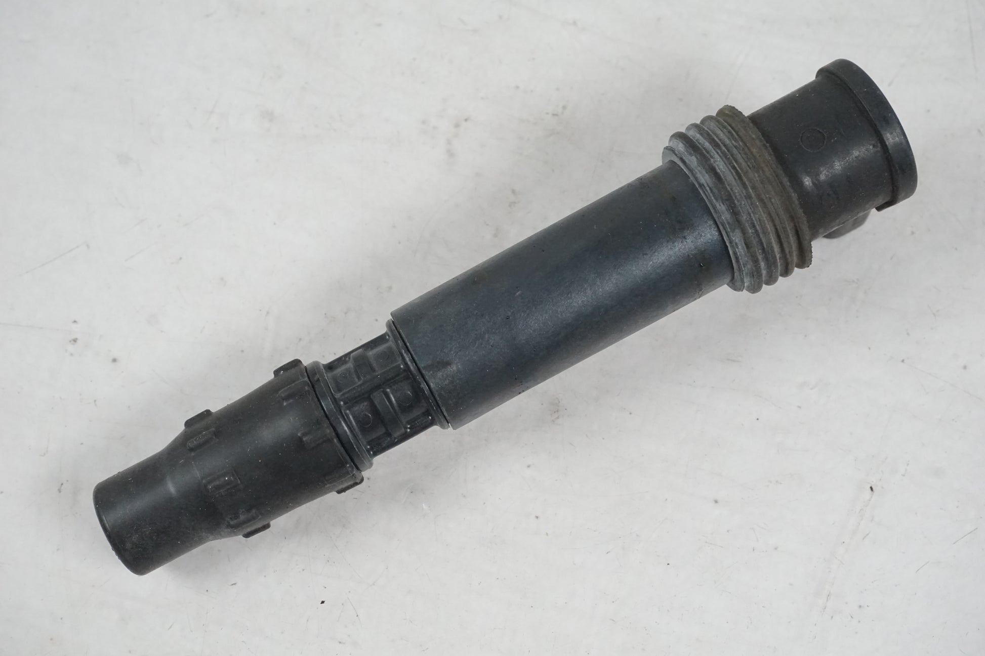 Baksidan på Tändspole från en Triumph Street Triple R -2011 motorcykel.