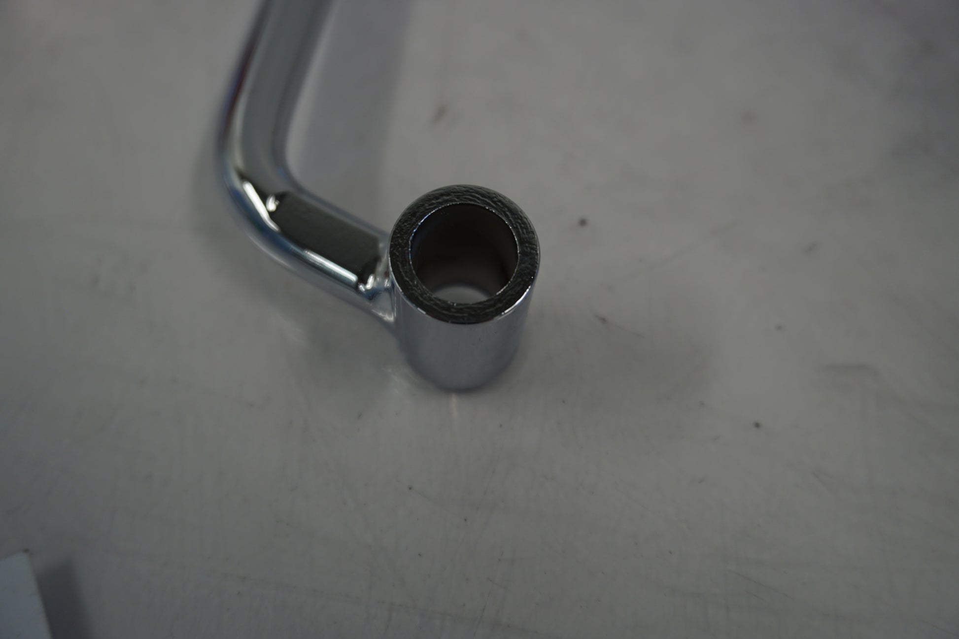 Snett nerifrån på Sidoväskhållare från en H-D Sportster 1000 "Ironhead" XLX -2005 motorcykel.