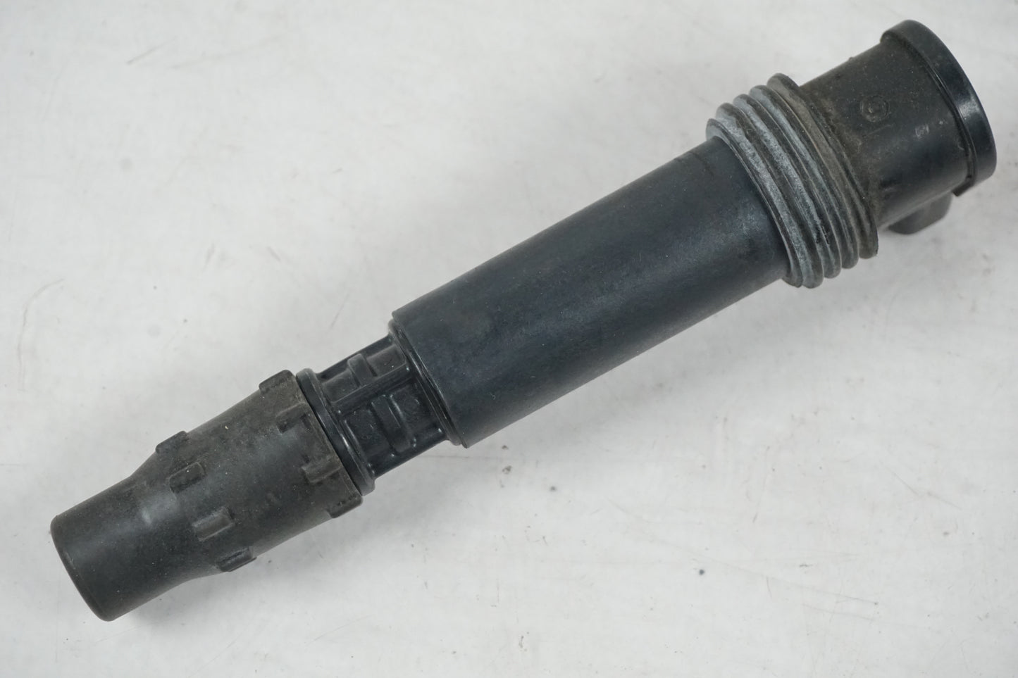 Baksidan på Tändspole från en Triumph Daytona 675 -2010 motorcykel.