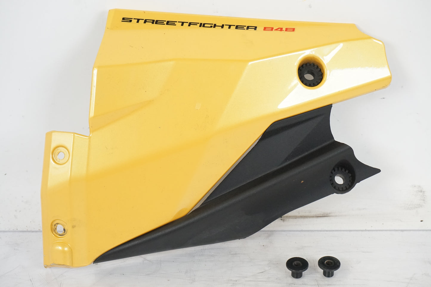 Capot de refroidissement à eau