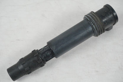 Baksidan på Tändspole från en Triumph Street Triple R -2009 motorcykel.