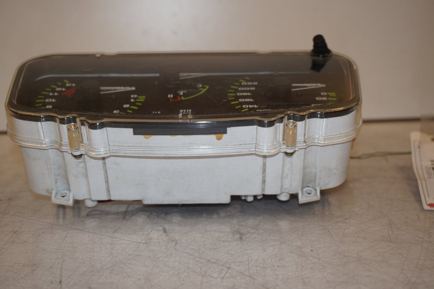 Vänster sida på Instrumentpanel från en Kawasaki GPZ 500 -1993 motorcykel.