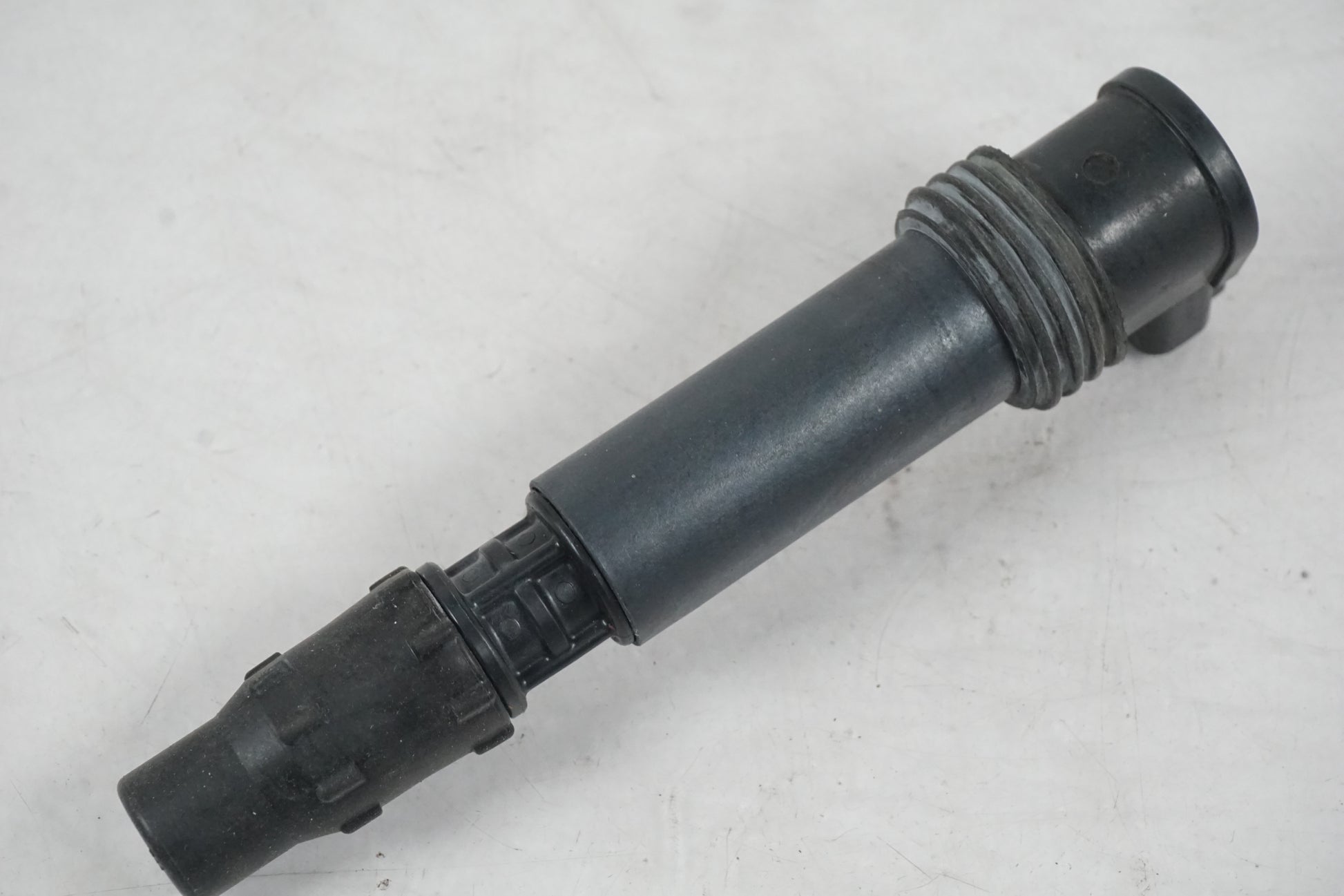 Baksidan på Tändspole från en Triumph Street Triple R -2009 motorcykel.