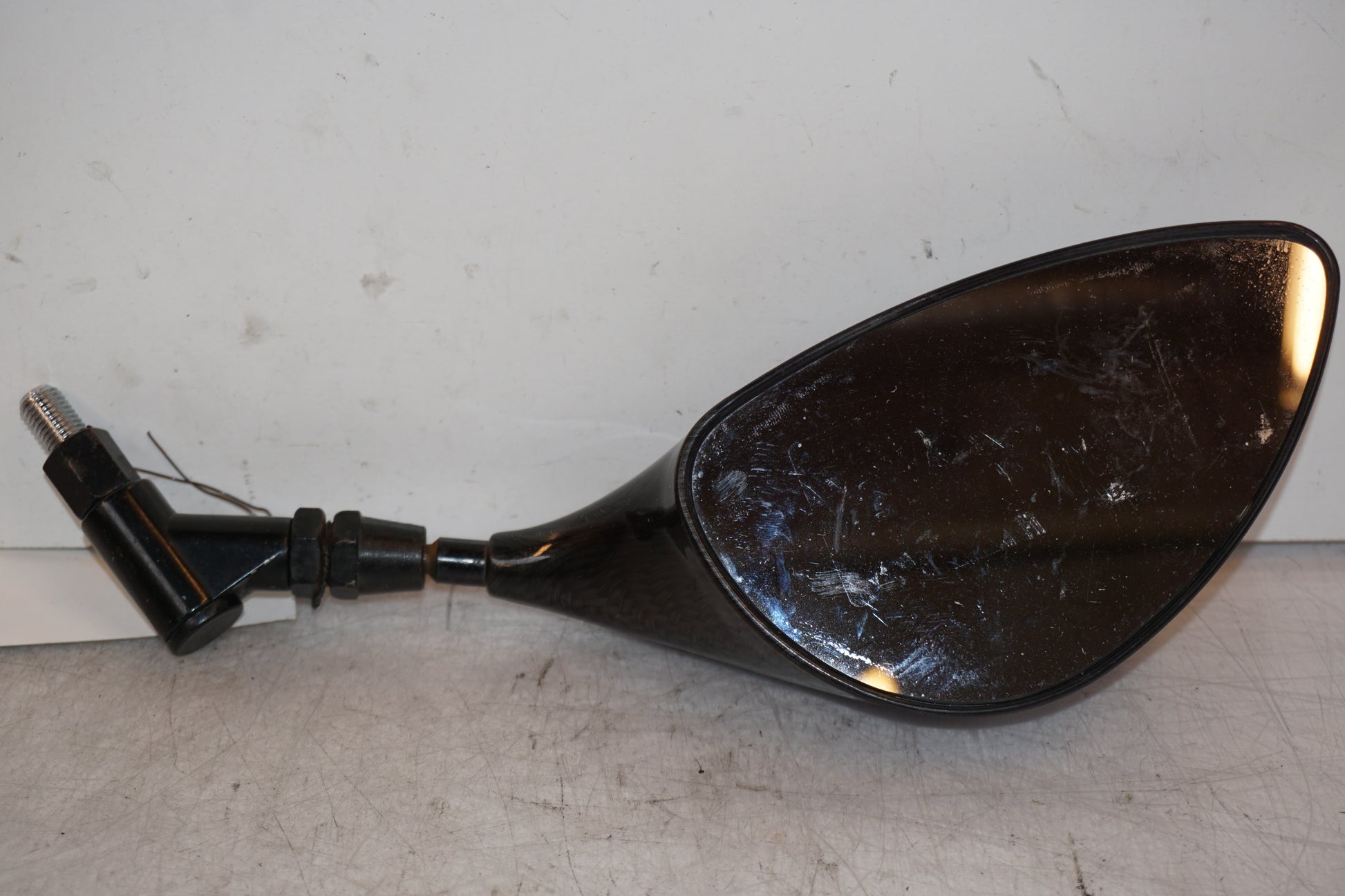 Framsidan på Backspegel från en Suzuki DL 1000 -2003 motorcykel.