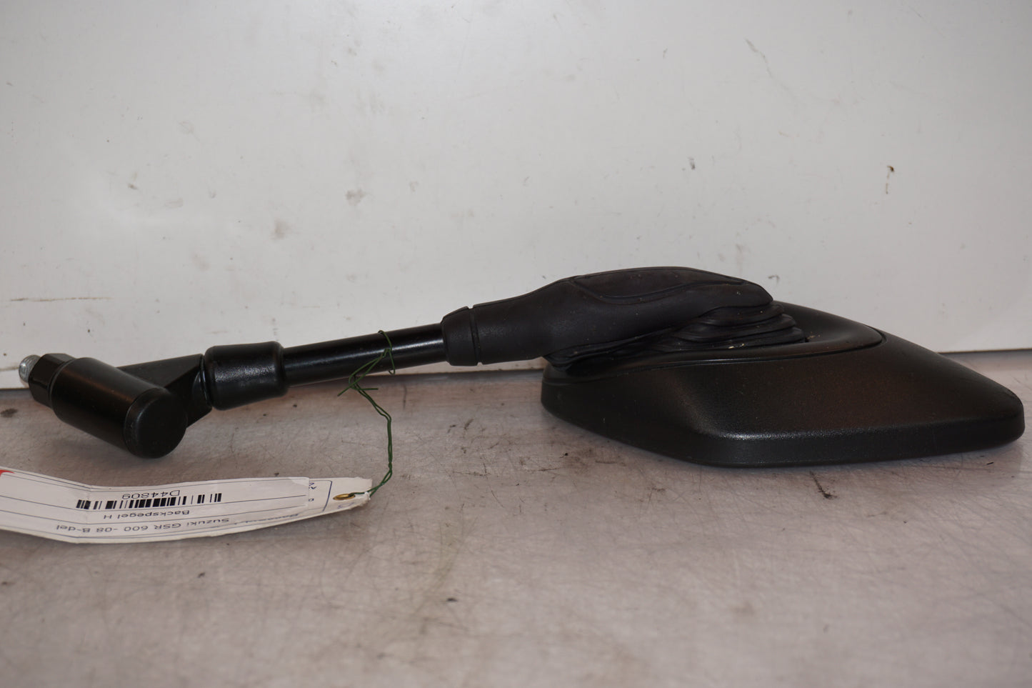 Baksidan på Backspegel från en Suzuki GSR 600 -2008 motorcykel.