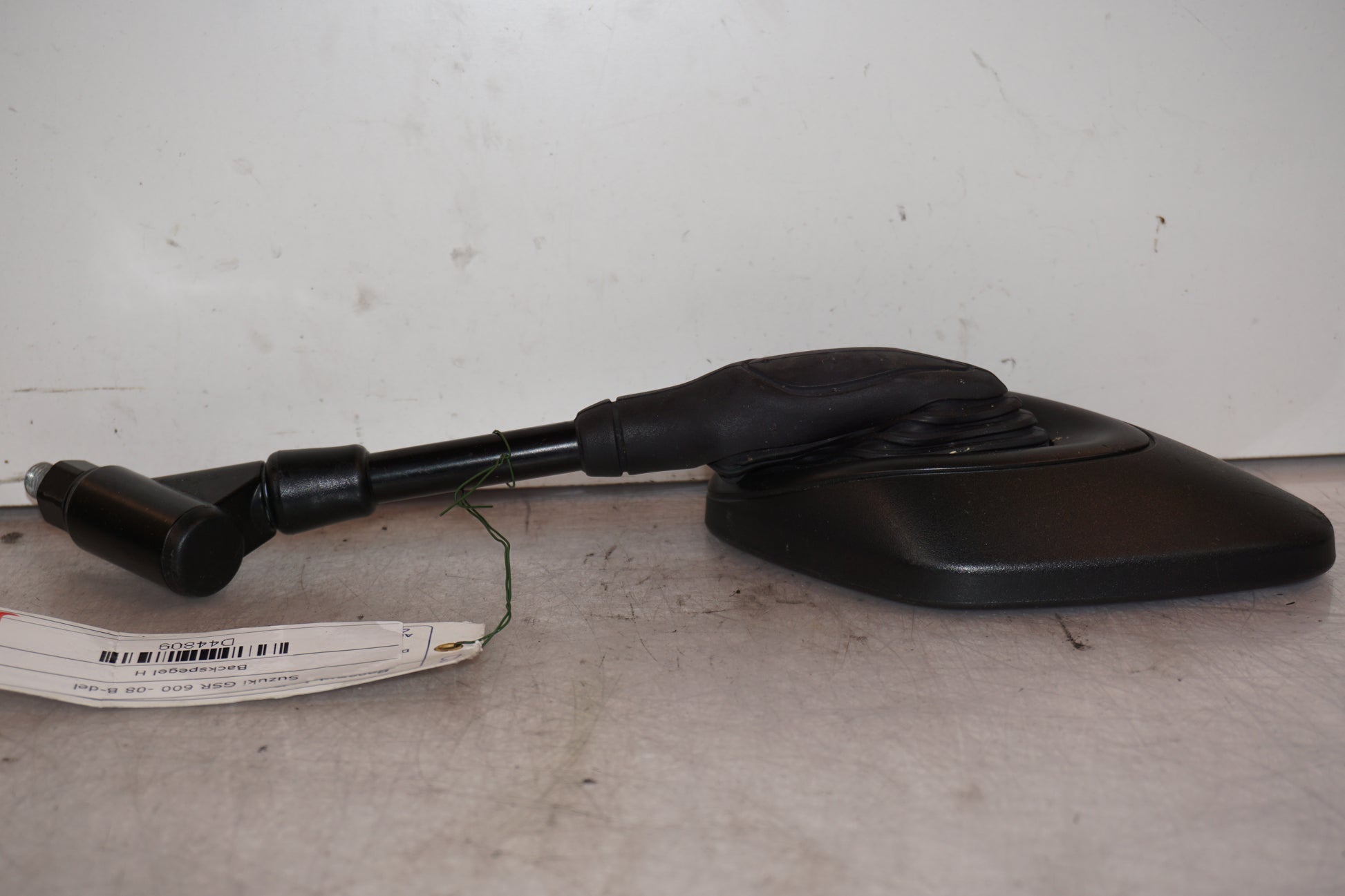 Baksidan på Backspegel från en Suzuki GSR 600 -2008 motorcykel.