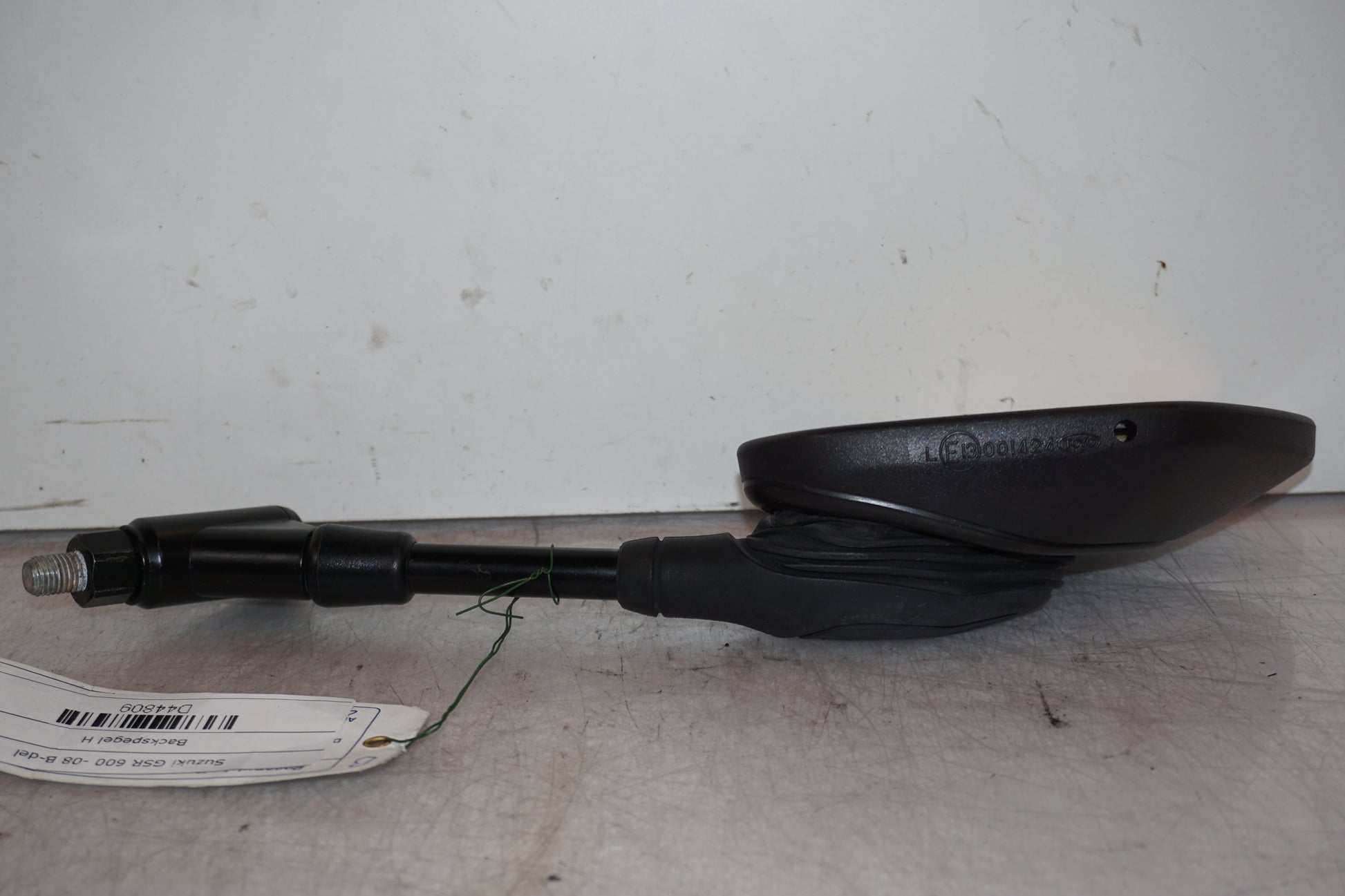 Vänster sida på Backspegel från en Suzuki GSR 600 -2008 motorcykel.