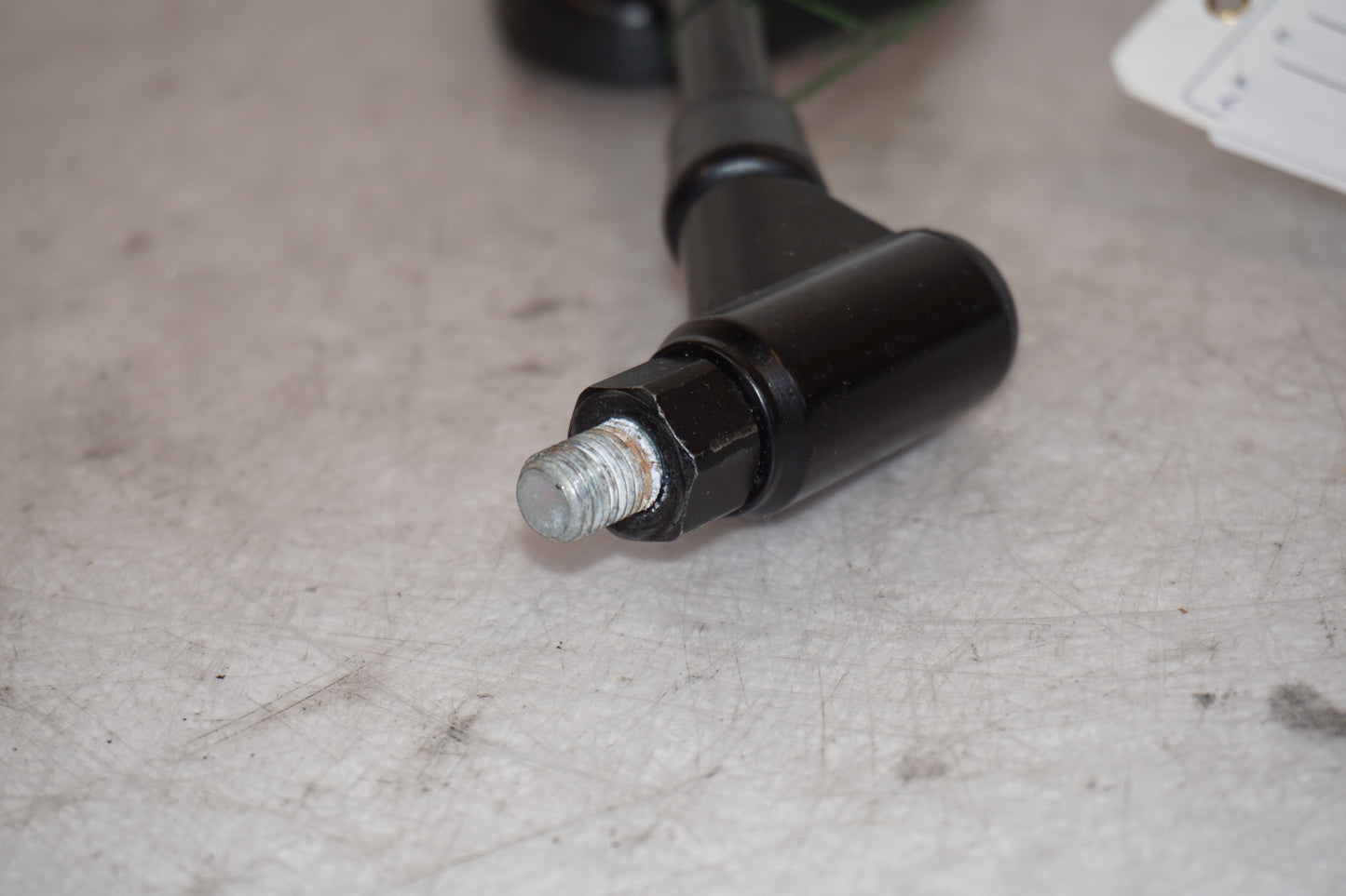 Snett uppifrån på Backspegel från en Suzuki GSR 600 -2008 motorcykel.