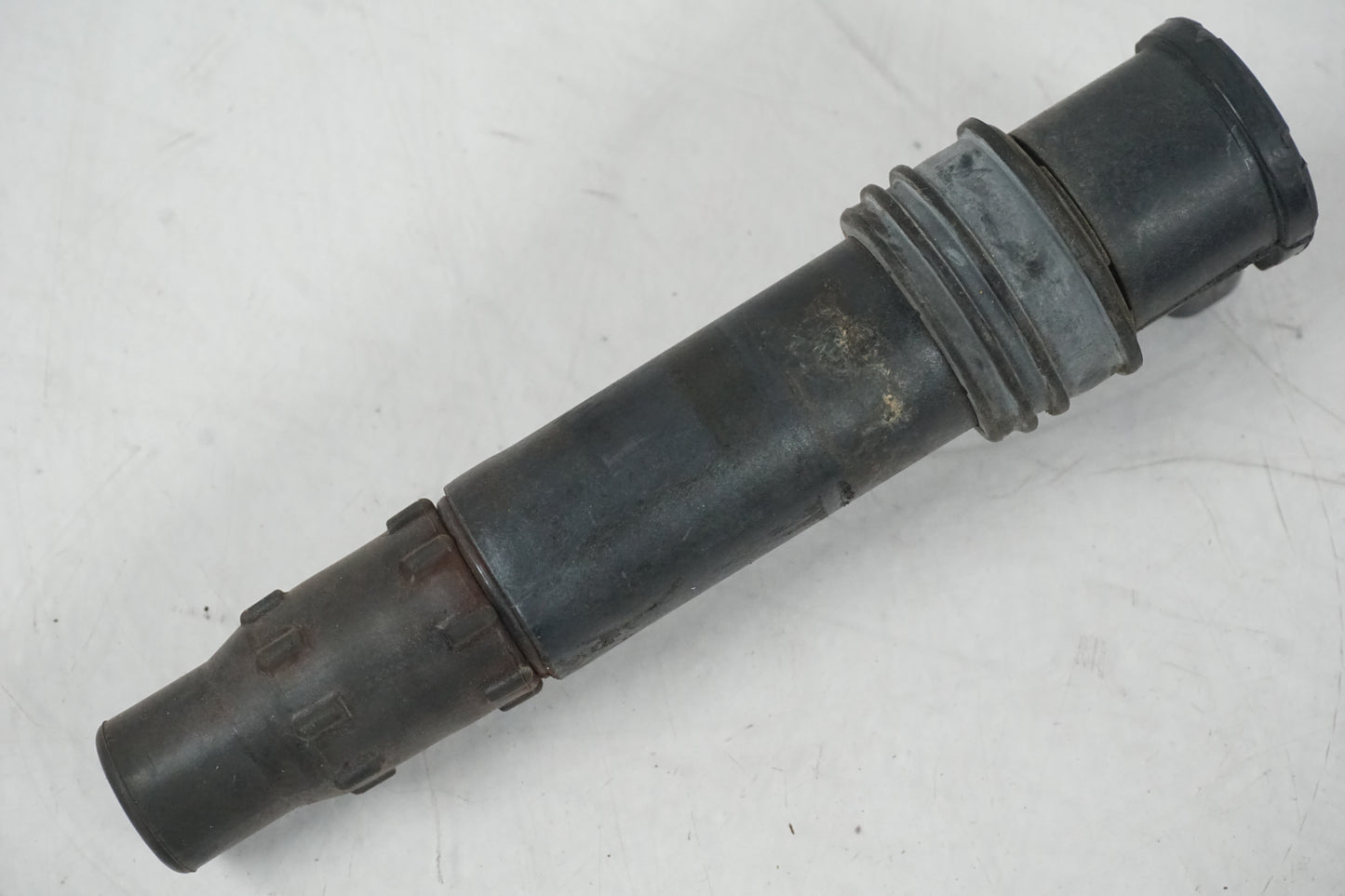 Baksidan på Tändspole från en Triumph TT 600 -2000 motorcykel.