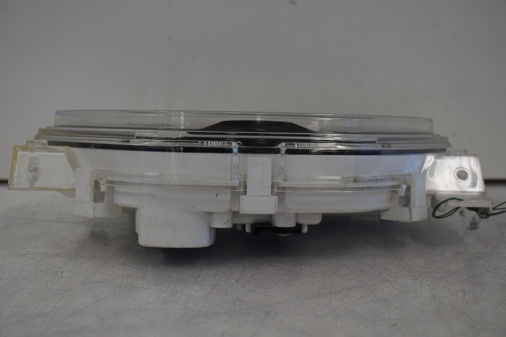 Baksidan på Instrumentpanel från en Honda ANF 125 -2009 motorcykel.