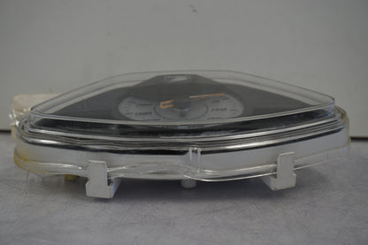 Vänster sida på Instrumentpanel från en Honda ANF 125 -2009 motorcykel.