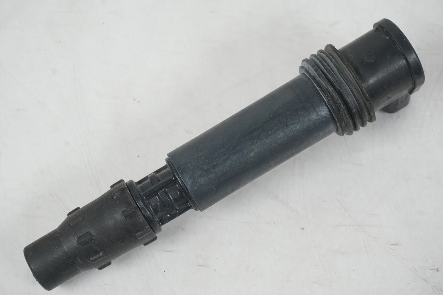 Baksidan på Tändspole från en Triumph Daytona 675 -2009 motorcykel.