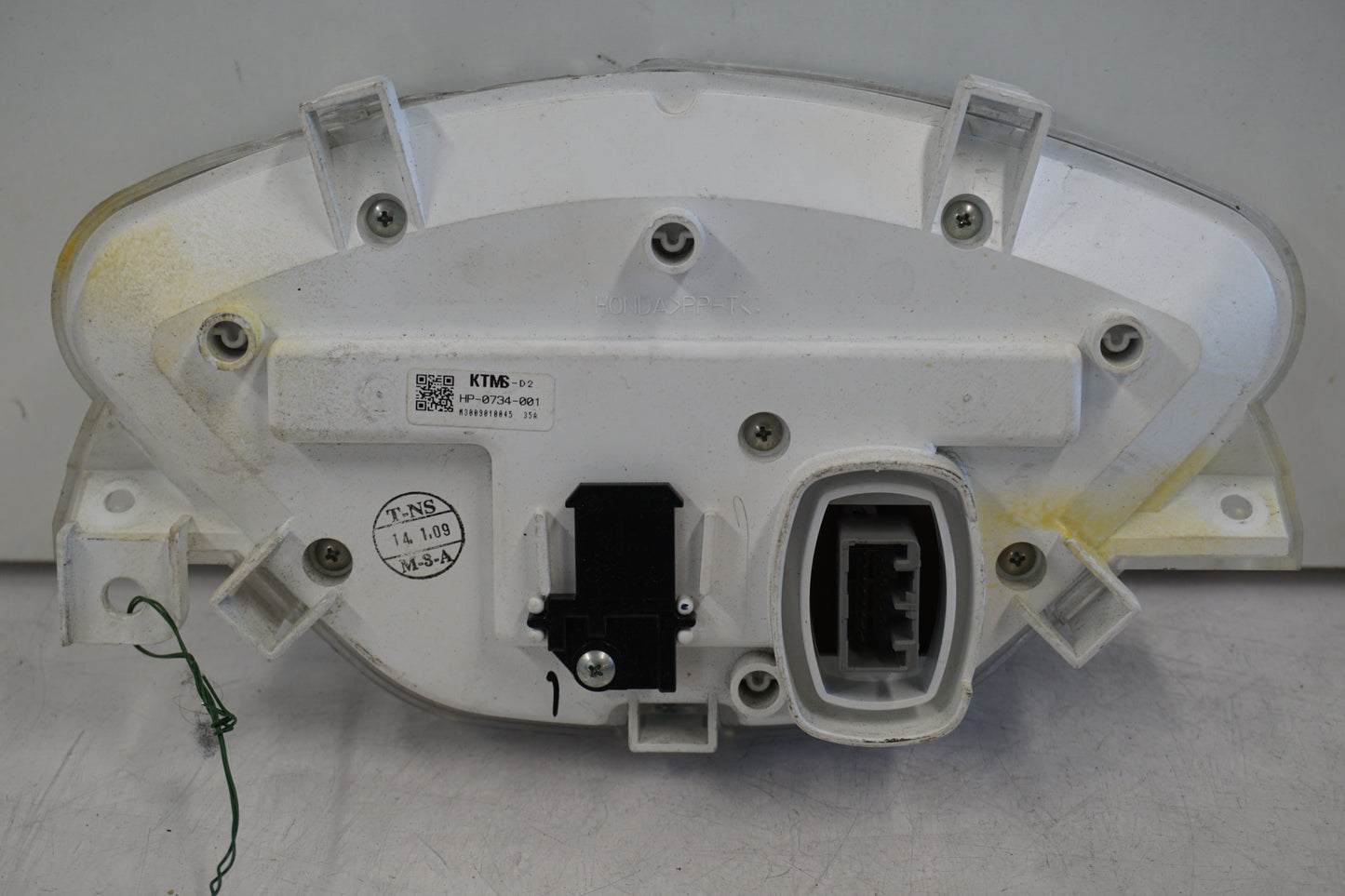 Snett nerifrån på Instrumentpanel från en Honda ANF 125 -2009 motorcykel.