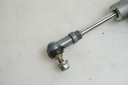 Baksidan på Styrdämpare från en Suzuki GSX-R 1000 -2003 motorcykel.