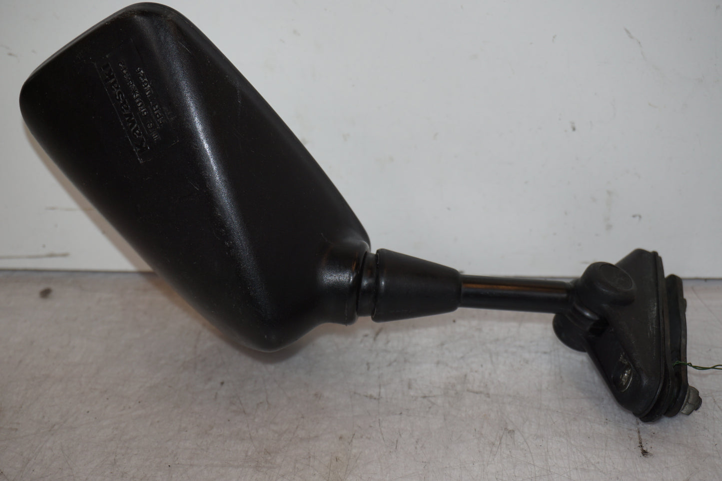 Höger sida på Backspegel från en Kawasaki GPZ 900 -1985 motorcykel.