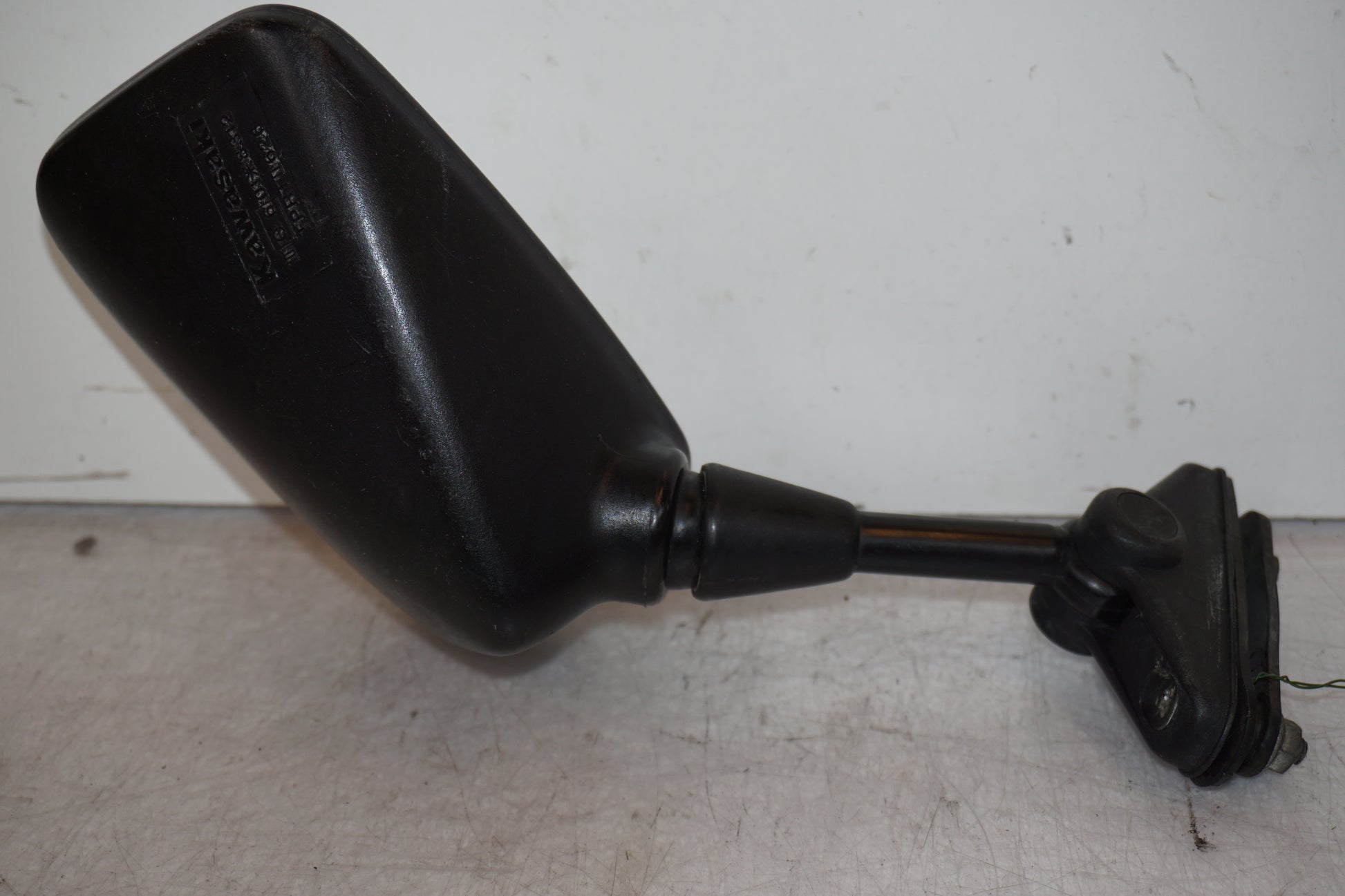 Höger sida på Backspegel från en Kawasaki GPZ 900 -1985 motorcykel.