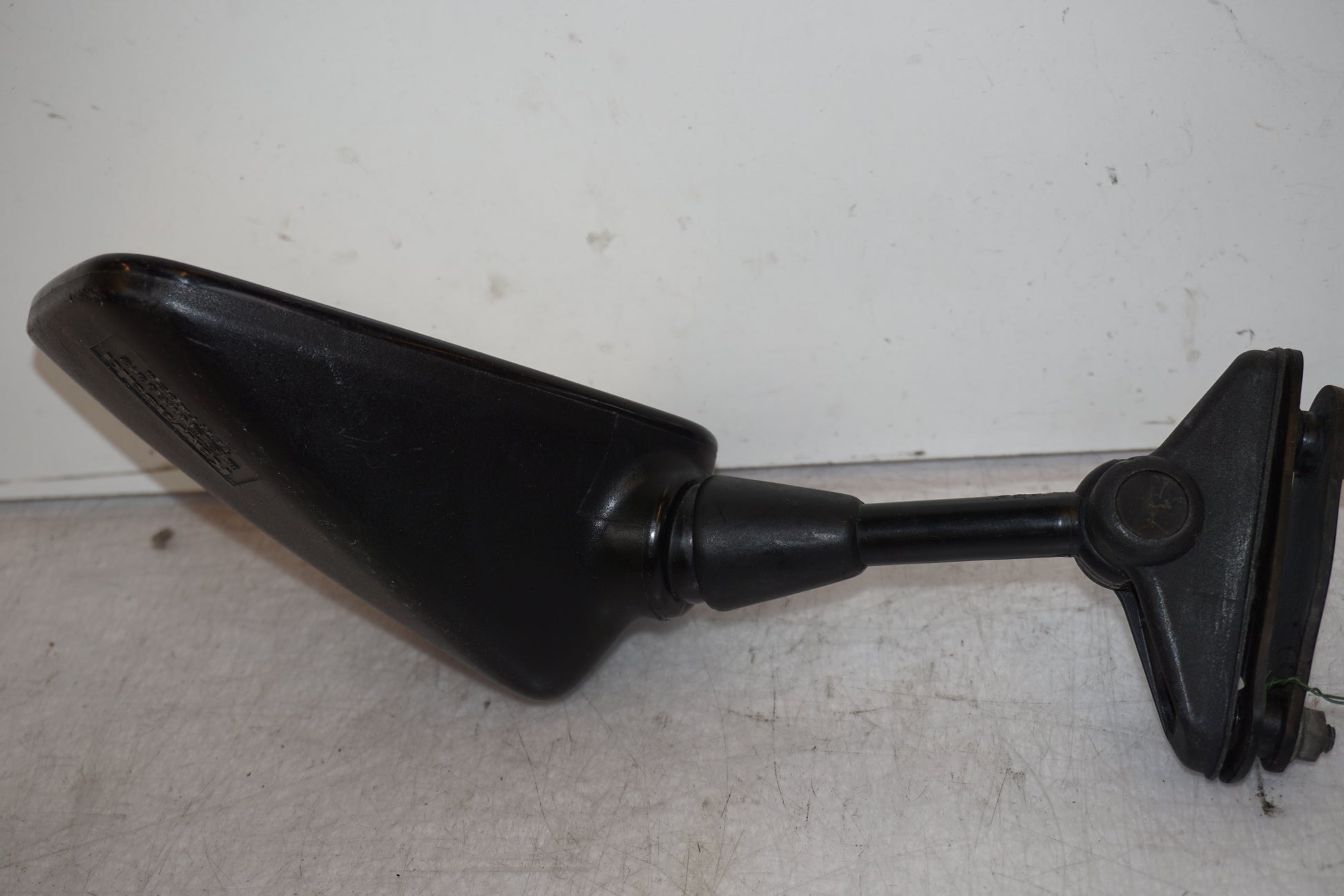 Vänster sida på Backspegel från en Kawasaki GPZ 900 -1985 motorcykel.