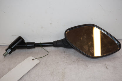 Framsidan på Backspegel från en Suzuki GSR 600 -2008 motorcykel.