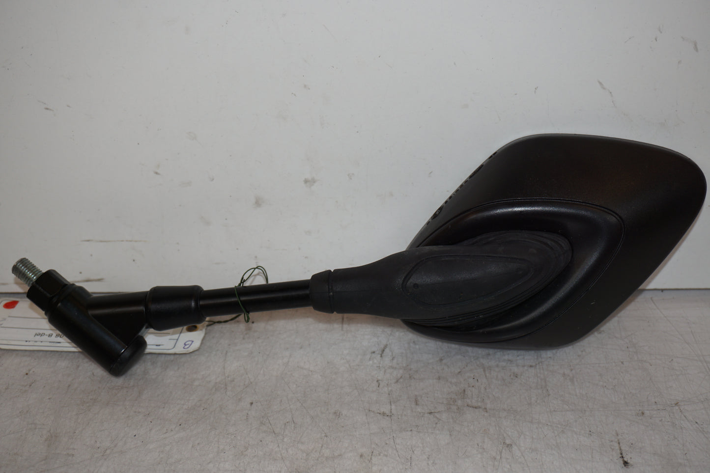 Baksidan på Backspegel från en Suzuki GSR 600 -2008 motorcykel.