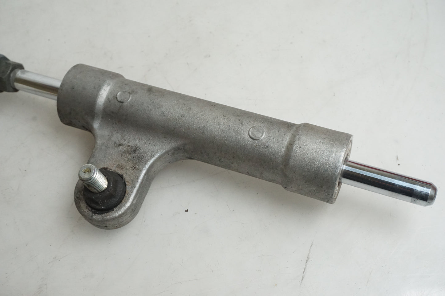 Höger sida på Styrdämpare från en Suzuki GSX-R 1000 -2003 motorcykel.