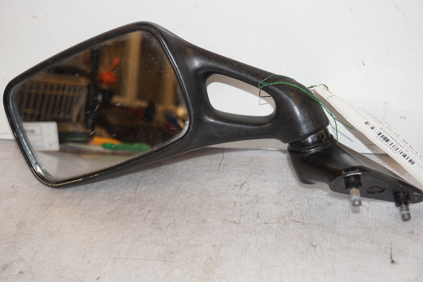 Framsidan på Backspegel från en Kawasaki ZX-10 -1988 motorcykel.