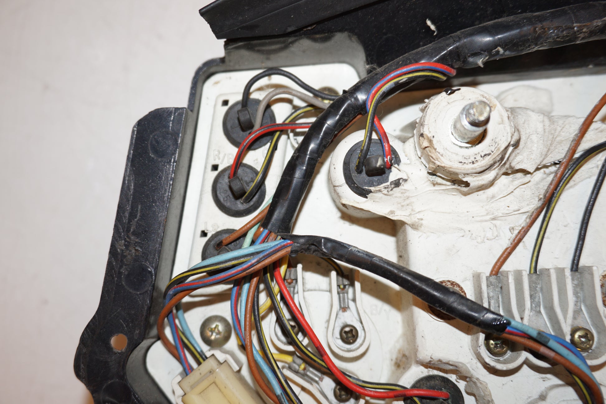 Extrabild2 på Instrumentpanel från en Kawasaki GPX 750 R -1987 motorcykel.