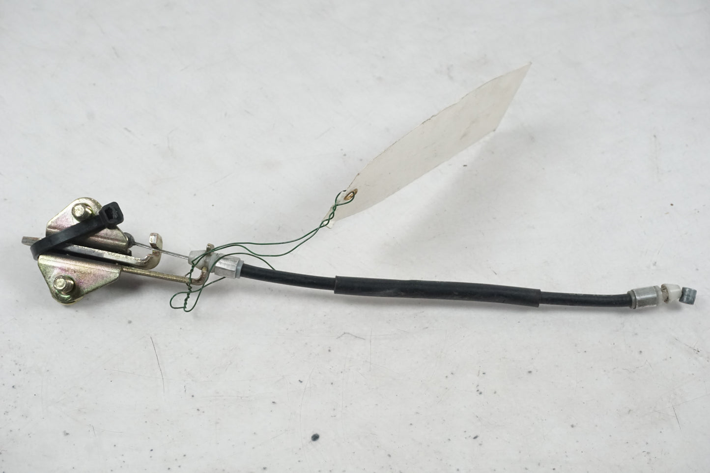 Framsidan på Sadellåsmekanism från en Yamaha YZF 600 R -1996 motorcykel.