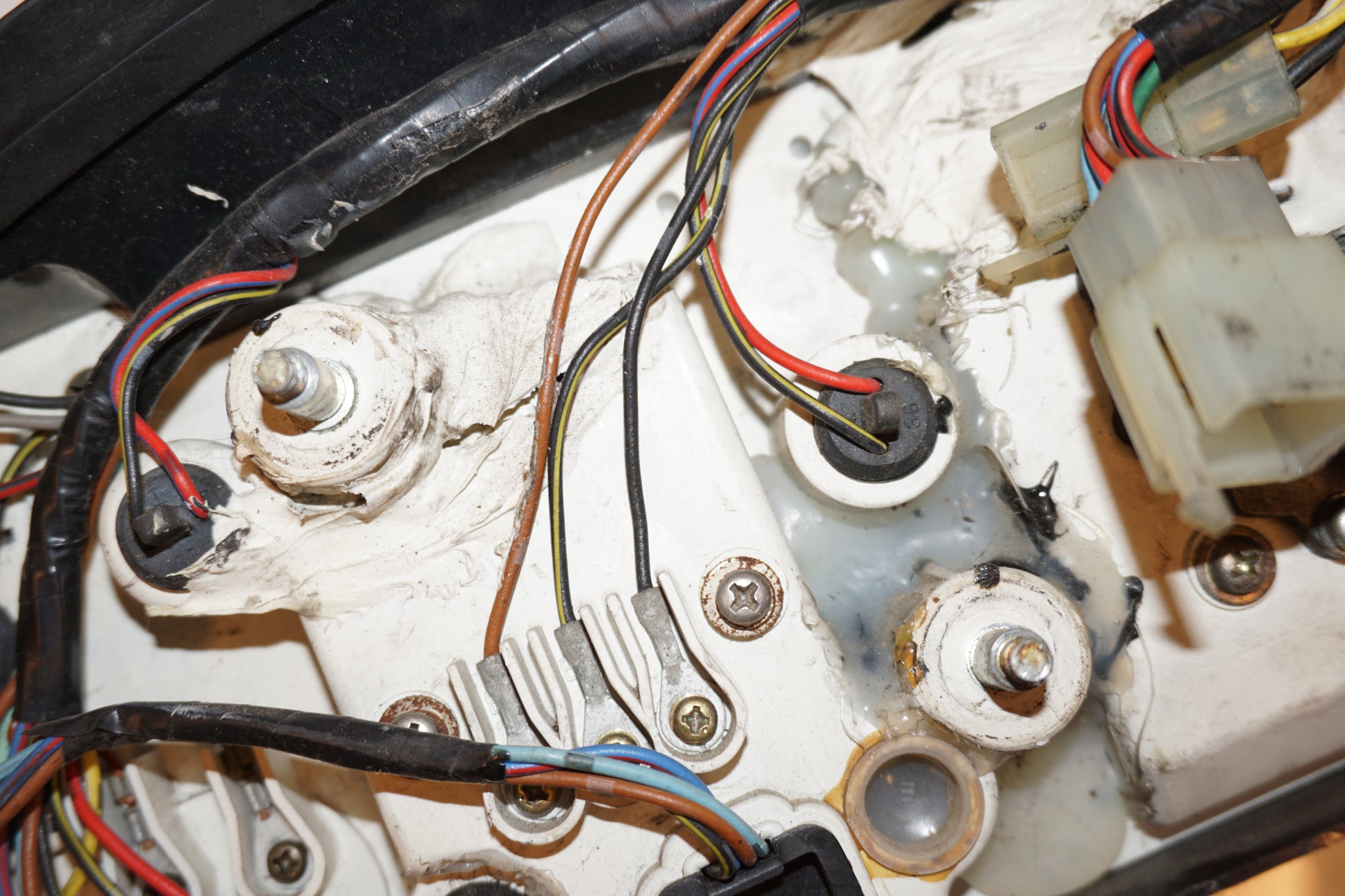 Extrabild4 på Instrumentpanel från en Kawasaki GPX 750 R -1987 motorcykel.