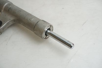 Höger sida på Styrdämpare från en Suzuki GSX-R 1000 -2001 motorcykel.